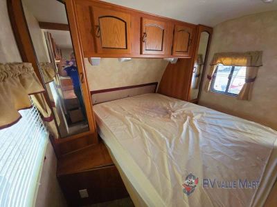 2012 Coachmen RV Freedom Express — photo 23 view