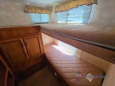 2012 Coachmen RV Freedom Express — photo 27 view