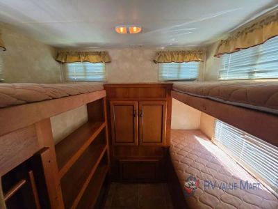 2012 Coachmen RV Freedom Express — photo 21 view