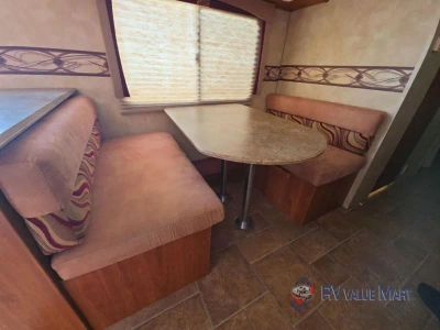 2012 Coachmen RV Freedom Express — photo 29 view