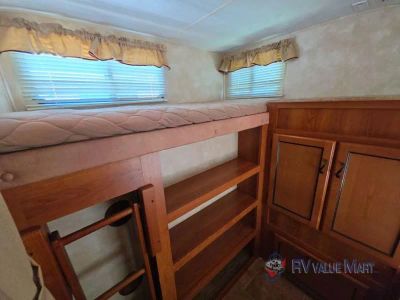 2012 Coachmen RV Freedom Express — photo 26 view