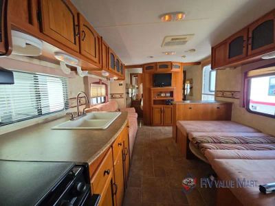 2012 Coachmen RV Freedom Express — photo 13 view