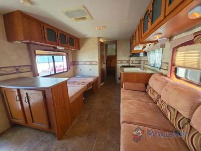 2012 Coachmen RV Freedom Express — photo 14 view