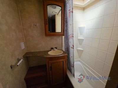 2012 Coachmen RV Freedom Express — photo 28 view