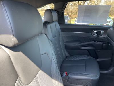2026 Kia Sorento Hybrid - Photo 14