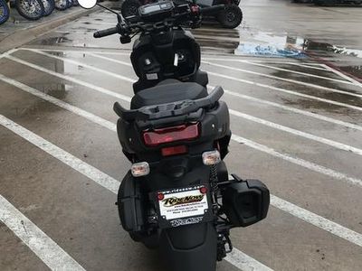 2025 Yamaha Zuma 125 — interior view