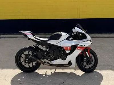 2021 Yamaha YZF-R1 — front three-quarter view