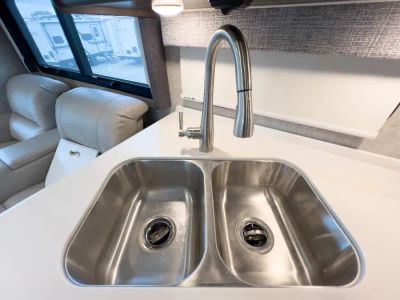 2022 Thor Motor Coach MIRAMAR — photo 9 view