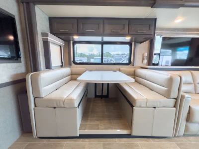2022 Thor Motor Coach MIRAMAR — photo 15 view