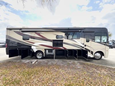 2022 Thor Motor Coach MIRAMAR — photo 25 view