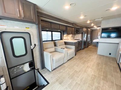 2022 Thor Motor Coach MIRAMAR — engine compartment view