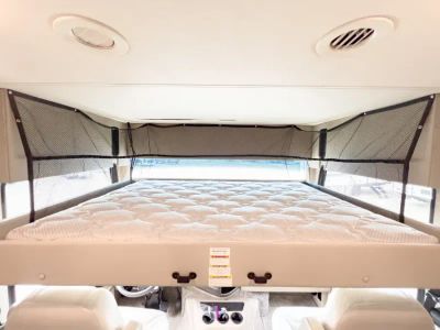 2022 Thor Motor Coach MIRAMAR — interior view
