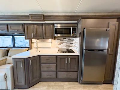 2022 Thor Motor Coach MIRAMAR — photo 8 view