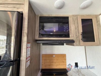 2021 Forest River RV Cherokee Arctic Wolf - Photo 18