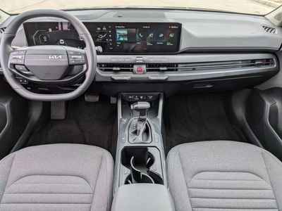 2025 Kia K4 — photo 16 view