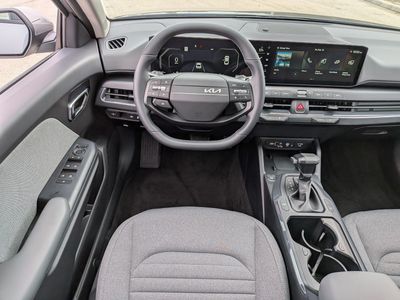 2025 Kia K4 — photo 17 view