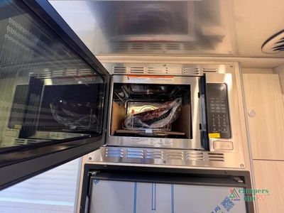 2025 Airstream Atlas — photo 13 view
