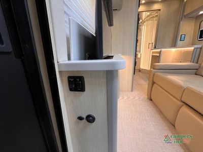 2025 Airstream Atlas — photo 45 view