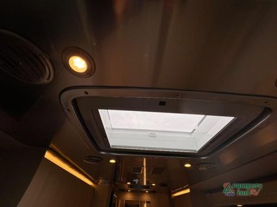 2025 Airstream Atlas — photo 33 view