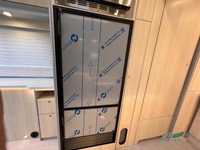2025 Airstream Atlas — photo 8 view