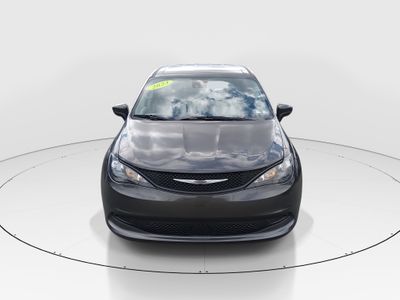 2023 Chrysler Voyager - Photo 2