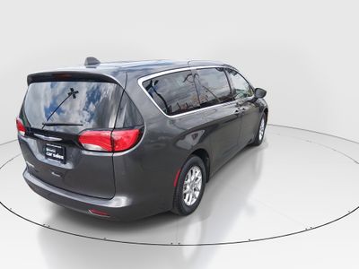 2023 Chrysler Voyager - Photo 7