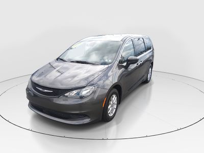 2023 Chrysler Voyager - Photo 3
