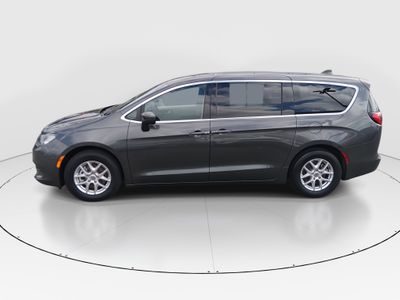 2023 Chrysler Voyager - Photo 4