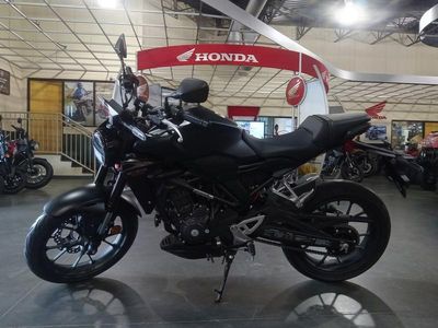 2025 Honda CB300R - Photo 11