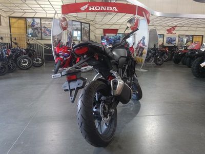 2025 Honda CB300R - Photo 8