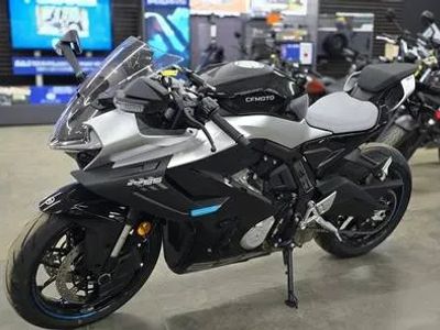 2026 CFMOTO 675SS — front three-quarter view
