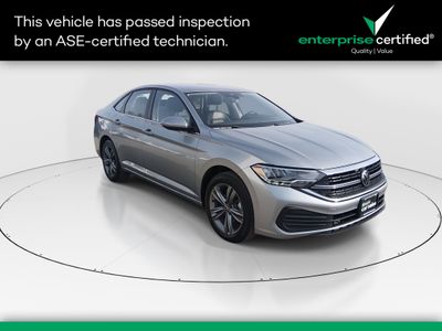 2024 Volkswagen Jetta SE Auto — front three-quarter view