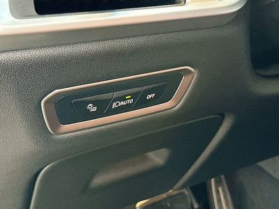 2025 BMW X7 — photo 10 view