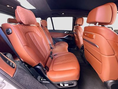 2025 BMW X7 — photo 30 view