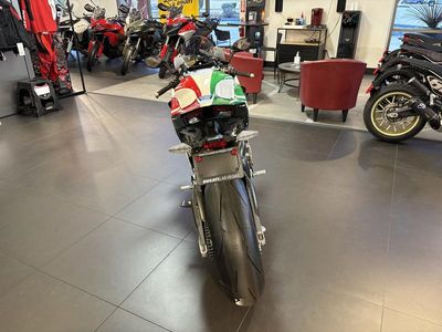 2025 Ducati Panigale V4 Tricolore - Photo 6