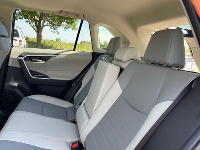 2021 Toyota RAV4 — photo 9 view