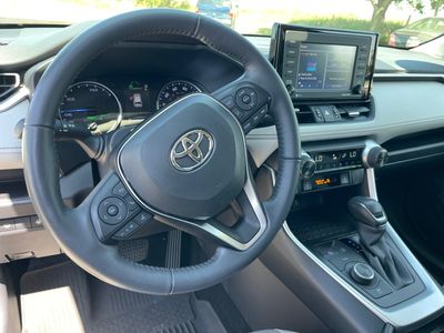 2021 Toyota RAV4 — photo 13 view