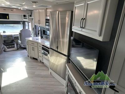 2025 Fleetwood RV Bounder — photo 10 view
