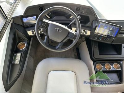 2025 Fleetwood RV Bounder — photo 14 view