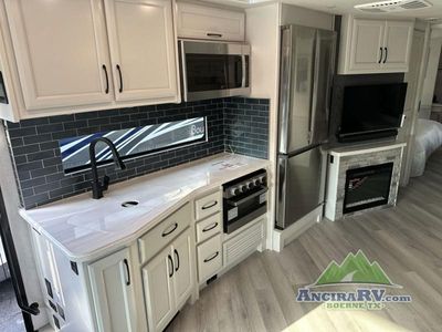 2025 Fleetwood RV Bounder — photo 8 view