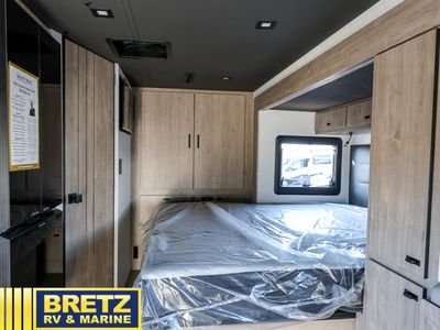 2026 Grand Design Lineage Series M — photo 8 view