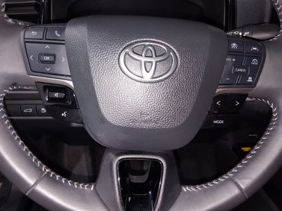 2025 Toyota Camry — photo 12 view