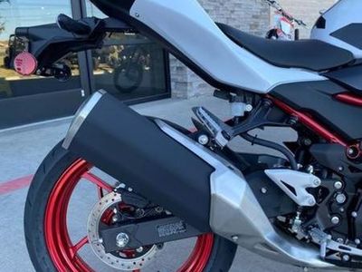 2026 Kawasaki Z500 SE ABS — photo 9 view