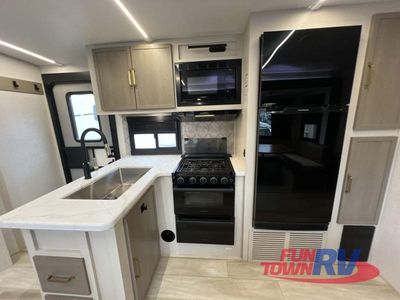 2025 Forest River RV Wildwood Heritage Glen — photo 35 view