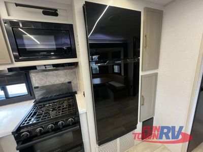 2025 Forest River RV Wildwood Heritage Glen — photo 12 view