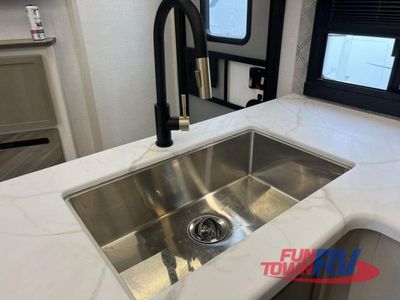 2025 Forest River RV Wildwood Heritage Glen — photo 10 view