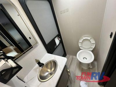 2025 Forest River RV Wildwood Heritage Glen — photo 41 view