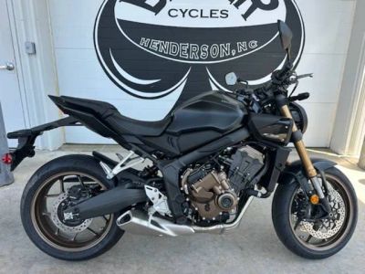 2026 Honda® CB650R E-Clutch — front three-quarter view