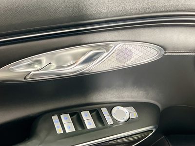 2025 Genesis GV70 — photo 14 view