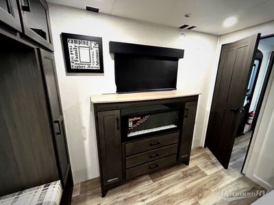 2026 Venture RV SportTrek Touring Edition — photo 11 view